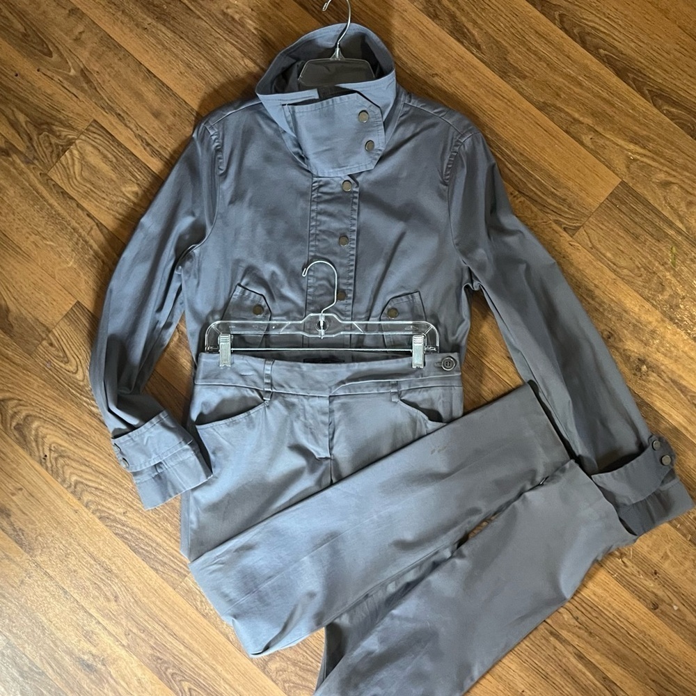 BCBGMaxAzria Light Charcoal Utility Cropped Blazer Suit